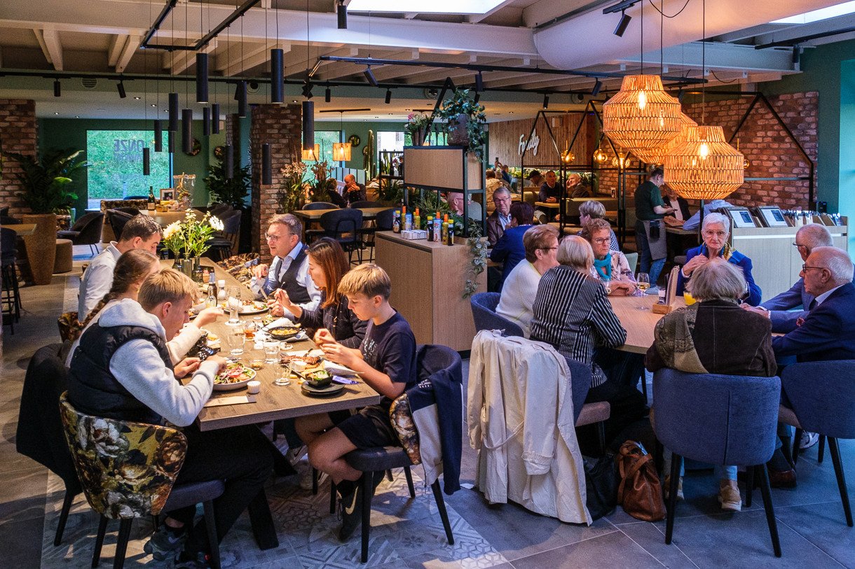 Kom gezellig eten met het hele gezin en geniet samen van Family's Favorieten
